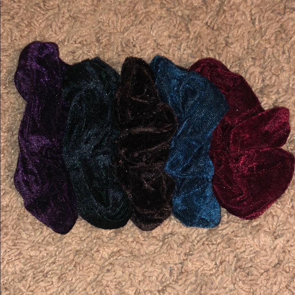 Dark colored pack of scrunchies